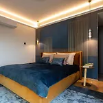 Elegant Seaview Penthouse 3br Ensuite Luxury Retreat With Sauna And Free Parking Apartment
