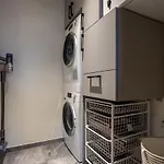 Διαμέρισμα Elegant Seaview Penthouse 3br Ensuite Luxury Retreat With Sauna And Free Parking *