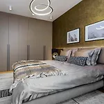Апартаменти Elegant Seaview Penthouse 3br Ensuite Luxury Retreat With Sauna And Free Parking Таллінн