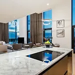 Elegant Seaview Penthouse 3br Ensuite Luxury Retreat With Sauna And Free Parking Διαμέρισμα *