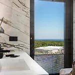 Elegant Seaview Penthouse 3br Ensuite Luxury Retreat With Sauna And Free Parking Apartment