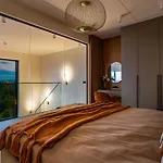Elegant Seaview Penthouse 3br Ensuite Luxury Retreat With Sauna And Free Parking Apartment