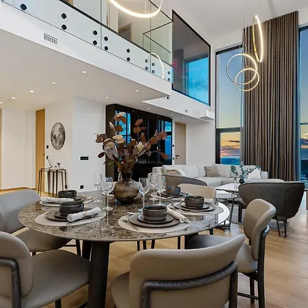 Elegant Seaview Penthouse 3br Ensuite Luxury Retreat With Sauna And Free Parking *