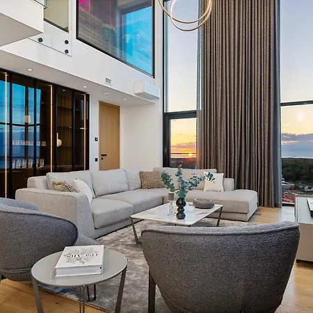 Elegant Seaview Penthouse 3br Ensuite Luxury Retreat With Sauna And Free Parking アパート *