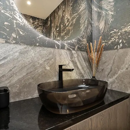 Elegant Seaview Penthouse 3br Ensuite Luxury Retreat With Sauna And Free Parking タリン