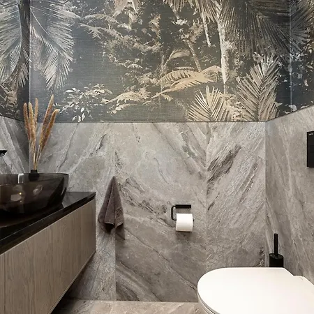Elegant Seaview Penthouse 3br Ensuite Luxury Retreat With Sauna And Free Parking アパート *