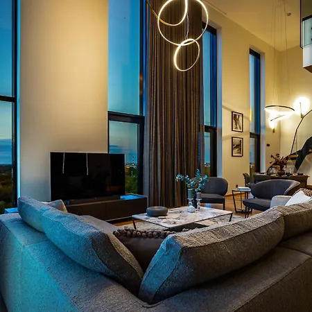 Elegant Seaview Penthouse 3br Ensuite Luxury Retreat With Sauna And Free Parking アパート