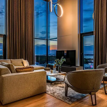 Elegant Seaview Penthouse 3br Ensuite Luxury Retreat With Sauna And Free Parking タリン