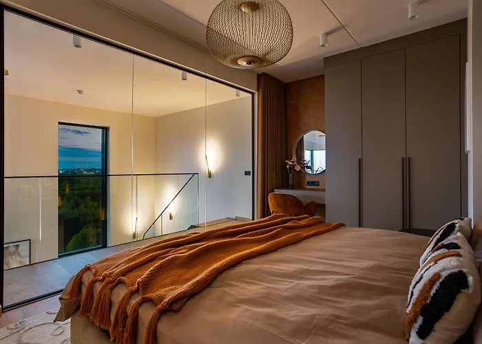 Elegant Seaview Penthouse 3br Ensuite Luxury Retreat With Sauna And Free Parking Апартаменты