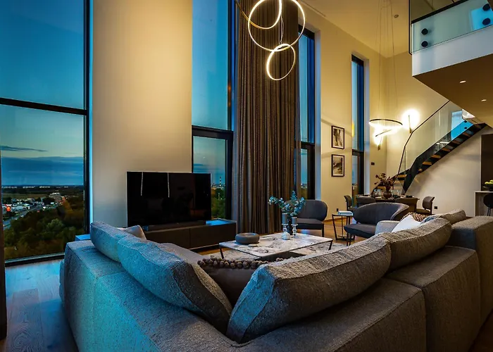 Elegant Seaview Penthouse 3br Ensuite Luxury Retreat With Sauna And Free Parking Апартаменты