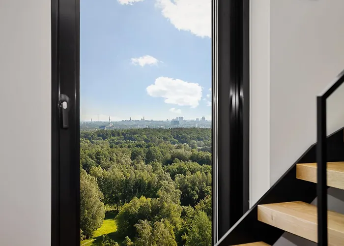 Elegant Seaview Penthouse 3br Ensuite Luxury Retreat With Sauna And Free Parking טאלין