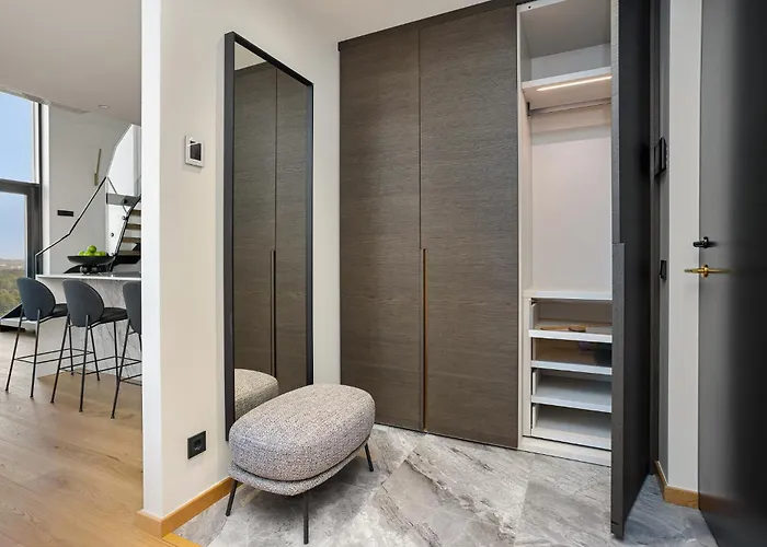 Elegant Seaview Penthouse 3br Ensuite Luxury Retreat With Sauna And Free Parking דירה טאלין