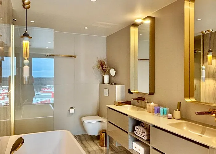 Elegant Seaview Penthouse 3br Ensuite Luxury Retreat With Sauna And Free Parking * Таллин