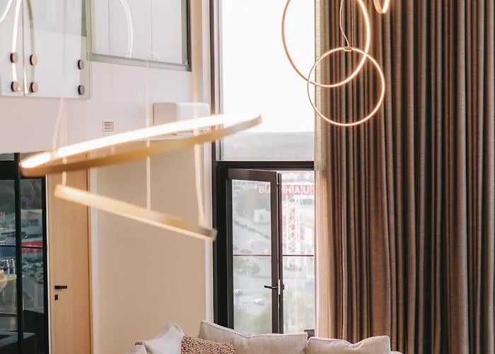 Elegant Seaview Penthouse 3br Ensuite Luxury Retreat With Sauna And Free Parking דירה *