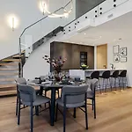 Elegant Seaview Penthouse 3br Ensuite Luxury Retreat With Sauna And Free Parking Apartamento *