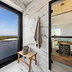 Apartamento Elegant Seaview Penthouse 3br Ensuite Luxury Retreat With Sauna And Free Parking Tallin