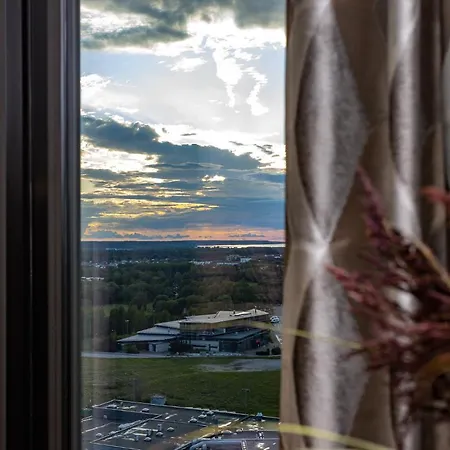 Elegant Seaview Penthouse 3br Ensuite Luxury Retreat With Sauna And Free Parking