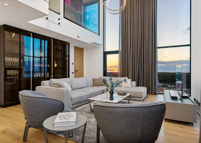 Elegant Seaview Penthouse 3br Ensuite Luxury Retreat With Sauna And Free Parking Appartement *