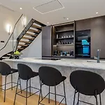 Apartamento Elegant Seaview Penthouse 3br Ensuite Luxury Retreat With Sauna And Free Parking Talin