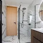 Apartamento Elegant Seaview Penthouse 3br Ensuite Luxury Retreat With Sauna And Free Parking Talin