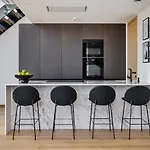 Apartamento Elegant Seaview Penthouse 3br Ensuite Luxury Retreat With Sauna And Free Parking Talin