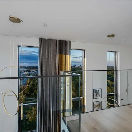 Elegant Seaview Penthouse 3br Ensuite Luxury Retreat With Sauna And Free Parking