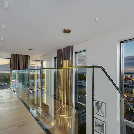 Elegant Seaview Penthouse 3br Ensuite Luxury Retreat With Sauna And Free Parking 塔林