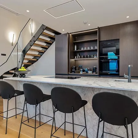 公寓 Elegant Seaview Penthouse 3br Ensuite Luxury Retreat With Sauna And Free Parking 塔林