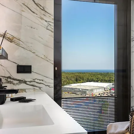 Elegant Seaview Penthouse 3br Ensuite Luxury Retreat With Sauna And Free Parking Apartament
