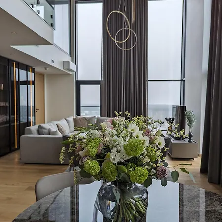 Elegant Seaview Penthouse 3br Ensuite Luxury Retreat With Sauna And Free Parking *