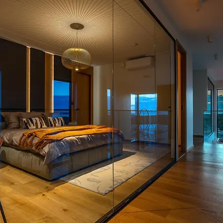 Elegant Seaview Penthouse 3br Ensuite Luxury Retreat With Sauna And Free Parking