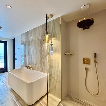 Elegant Seaview Penthouse 3br Ensuite Luxury Retreat With Sauna And Free Parking * 塔林