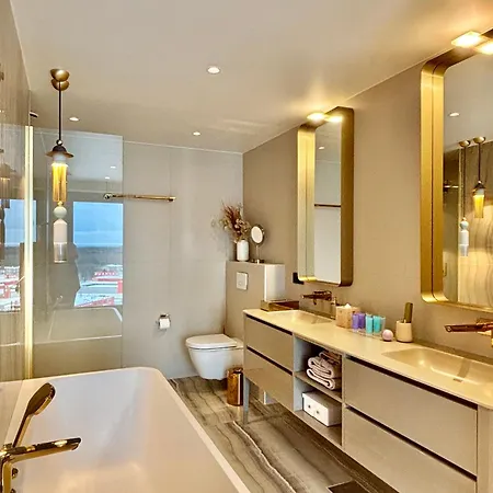 Elegant Seaview Penthouse 3br Ensuite Luxury Retreat With Sauna And Free Parking * 塔林
