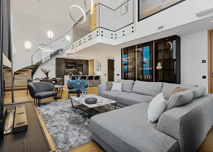 Elegant Seaview Penthouse 3br Ensuite Luxury Retreat With Sauna And Free Parking