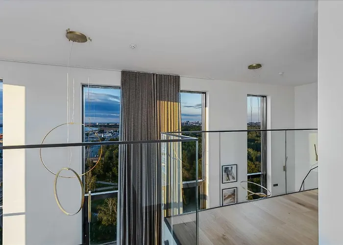 Elegant Seaview Penthouse 3br Ensuite Luxury Retreat With Sauna And Free Parking