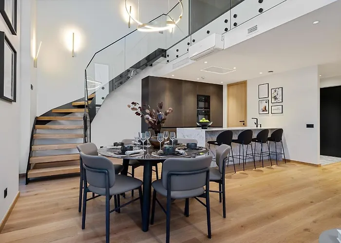 Elegant Seaview Penthouse 3br Ensuite Luxury Retreat With Sauna And Free Parking Apartment *