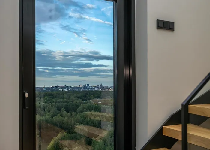 Elegant Seaview Penthouse 3br Ensuite Luxury Retreat With Sauna And Free Parking *