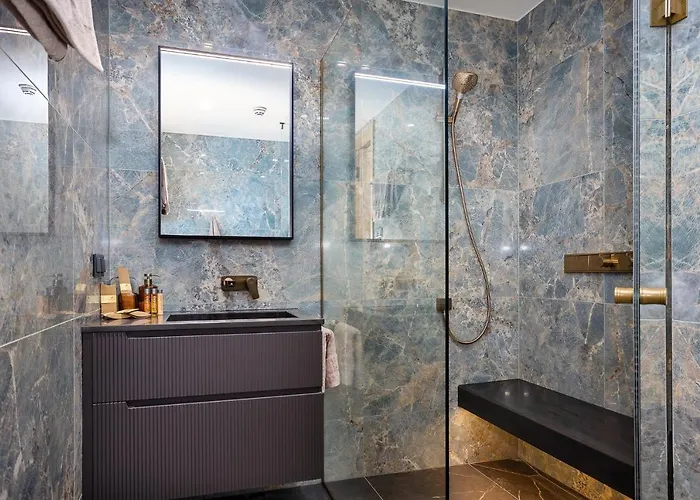 Apartment Elegant Seaview Penthouse 3br Ensuite Luxury Retreat With Sauna And Free Parking